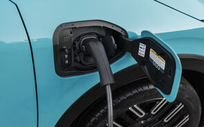 Nissan Leaf de nova geração com carregamento elétrico