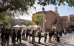 Democratas comemoram vitórias eleitorais nos Estados Unidos, após Trump reagir nas redes sociais