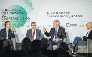 O debate “O cooperativismo e a responsabilidade social - inclusão financeira e proximidade” contou com a participação de Licínio Pina, Álvaro Beleza e Eduardo Baamonde.