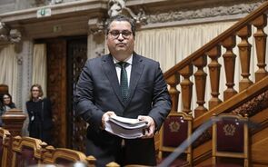 Sarmento sobre proposta do PS para pensões: 'Parlamento entenderá se quer deixar cair a redução do IRC em 2027'