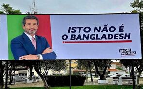 MP investiga cartazes do Chega com mensagens sobre Bangladesh e comunidade cigana.