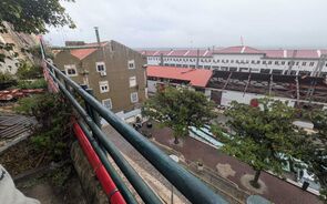 Telhado da estação de Santa Apolónia voa devido ao vento forte