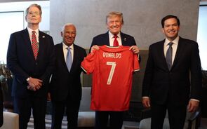 Trump recebeu camisola assinada por Cristiano Ronaldo em junho