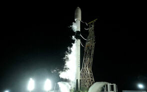 SpaceX lança 28 satélites Starlink a partir da Califórnia 