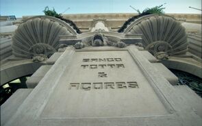 O Totta & Açores foi um dos primeiros bancos a ser reprivatizado. É hoje parte do Santander.