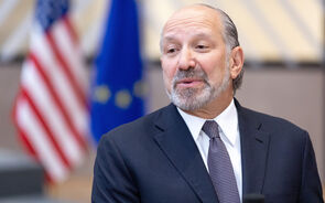 O secretário do Comércio dos EUA discutiu leis digitais e tarifas de aço com a UE