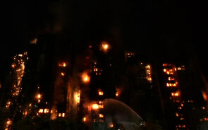 Incêndio de grandes dimensões consome arranha-céus em Hong Kong