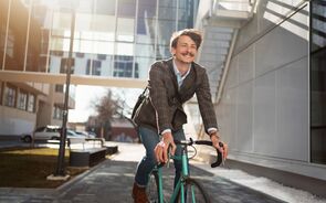 2035 tem de ser “o último ano para a venda de novos veículos a combustíveis fósseis”