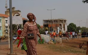 Militares dizem querer restaurar a ordem pública.
