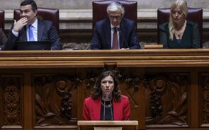 IL acusa Governo de falta de coragem. PCP fala de 'choradeira' sobre excedente