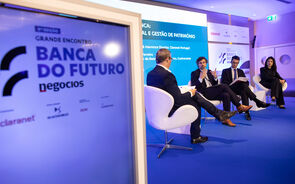 O debate “A Nova Banca, a Era Digital e a Gestão de Património” abordou como a inteligência artificial, a cibersegurança e a modernização dos sistemas estão a redefinir o futuro da banca.