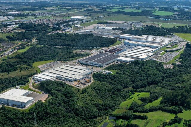 Chineses donos da Volvo adquirem 26,4% da Renault Brasil e terão acesso à fábrica e concessionários