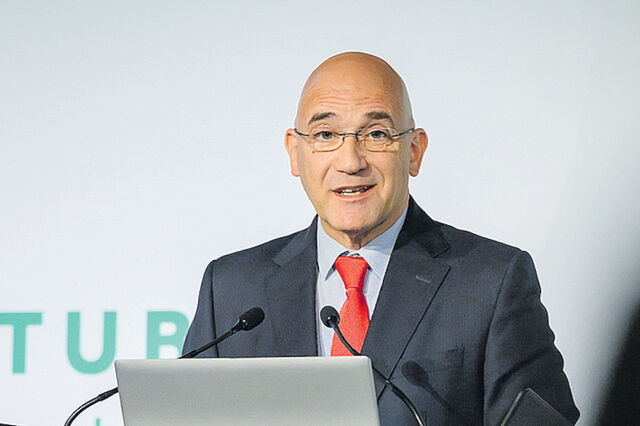 Passos Coelho critica resposta às tempestades e reformas do Estado feitas com 'powerpoint'