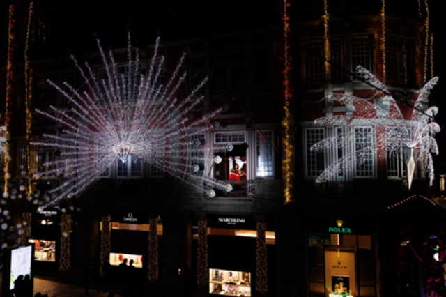 MARCOLINO ACENDE O NATAL COM 140 MIL LUZES — E TRANSFORMA O PORTO NUM ESPETÁCULO DE SONHO