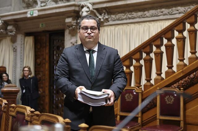 Sarmento sobre proposta do PS para pensões: 'Parlamento entenderá se quer deixar cair a redução do IRC em 2027'