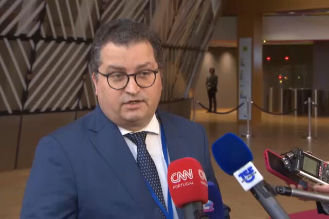 Governo apoia sempre candidatura de portugueses, diz ministro das Finanças sobre Centeno