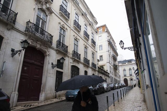 Ministros 'alinhados', mas entrega dada como certa do palácio à CIP passou a 'eventual'