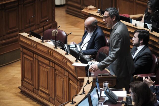 À espera de clarificação do Governo, PS retira proposta de IVA a 6% no ar condicionado