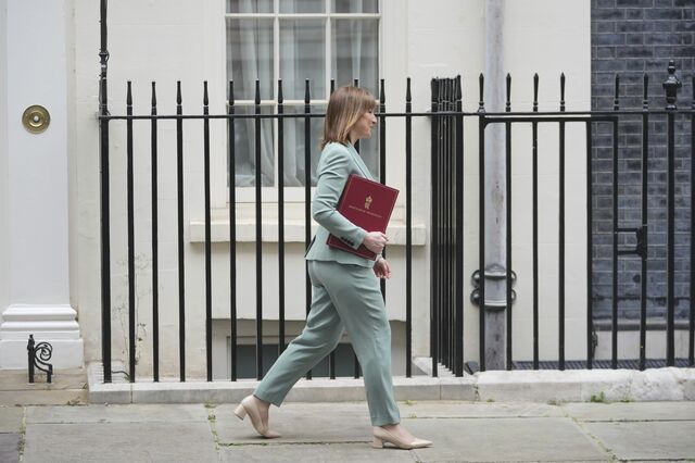 Mais crescimento e impostos a subir pouco. Orçamento britânico acalma investidores