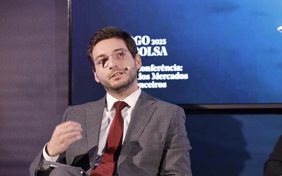 Miguel Ricon Ferraz destacou o potencial transformador da inteligência artificial e defendeu que o investimento deve ser acompanhado por responsabilidade e visão estratégica.