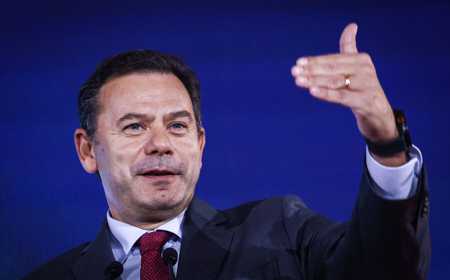 Montenegro homenageia Cavaco Silva e inspira-se na governação do antigo primeiro-ministro