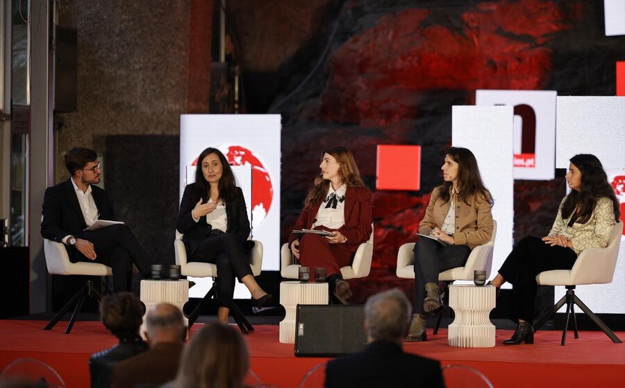 Conferência O Poder de Fazer Acontecer Amélia Santos; Cármen Fonseca; Mariana Gorjão Henriques; Joana Feliciano