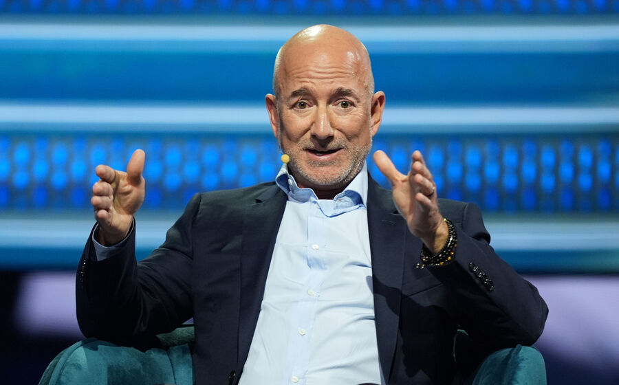 Jeff Bezos quer construir centros de dados no espaço com a Blue Origin