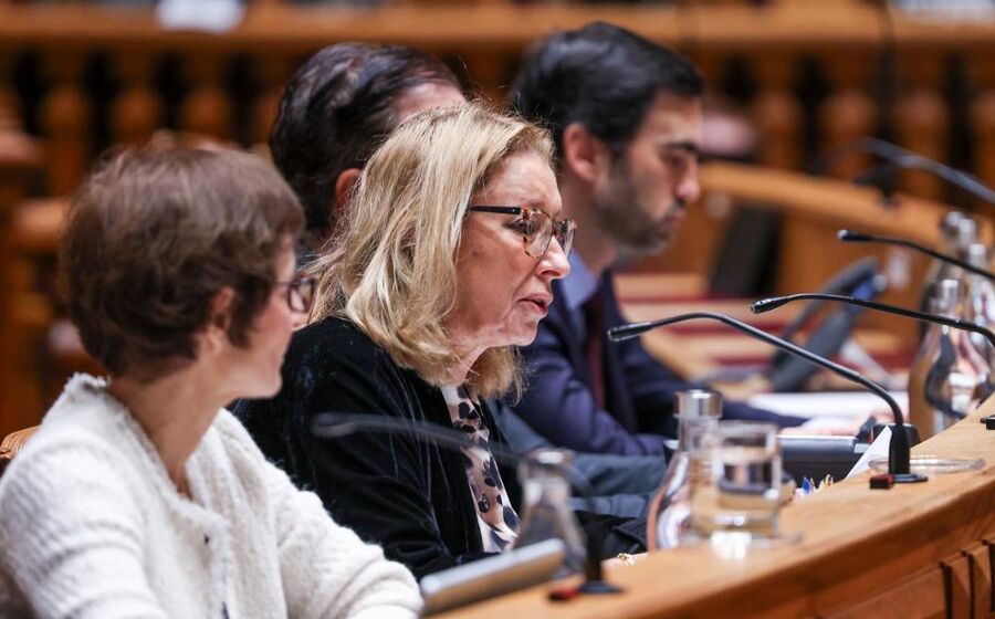 Governo 'não está de modo algum desatento' aos apelos da Comissão Europeia, diz ministra