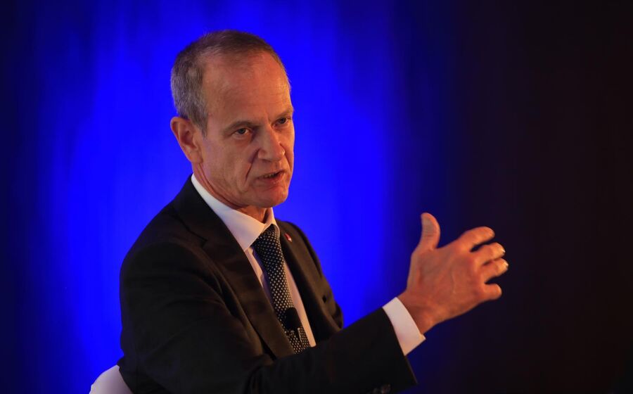 Miguel Maya discursa num evento