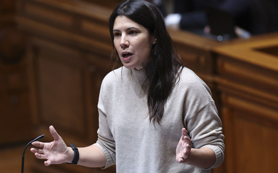 Mariana Mortágua critica PS e Chega por inviabilizarem propostas do Bloco sobre pensões