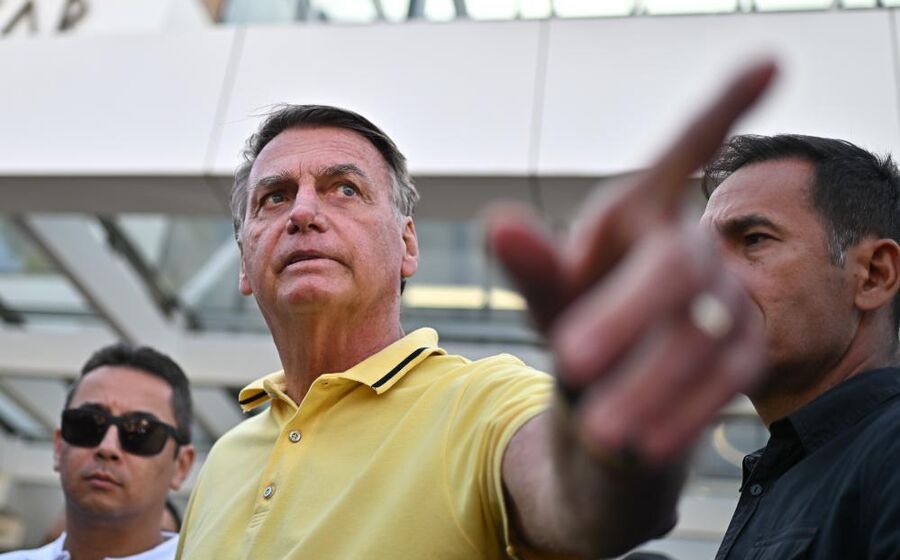 Bolsonaro encontra-se em prisão domiciliária