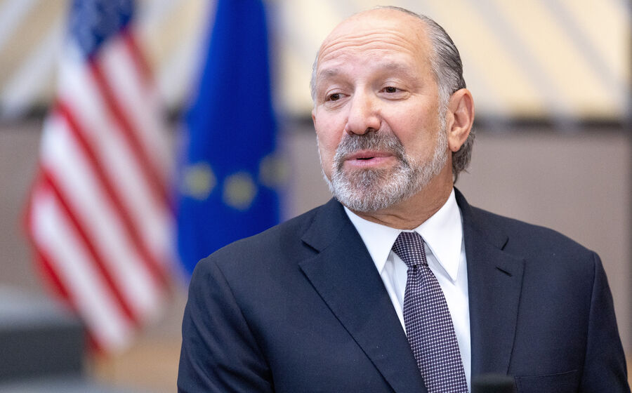 O secretário do Comércio dos EUA discutiu leis digitais e tarifas de aço com a UE