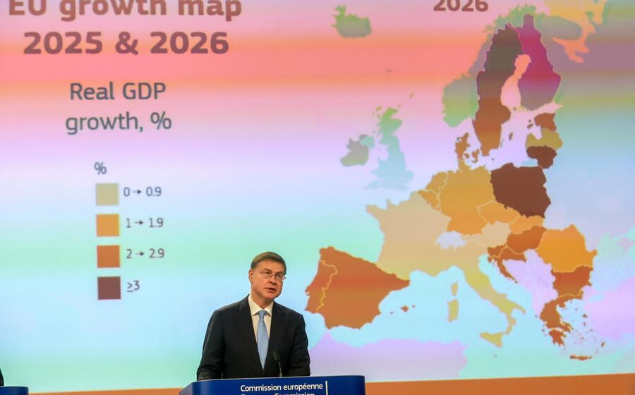 O comissário europeu para a Economia, Valdis Dombrosvkis, não revelou sinais de preocupação com Portugal.