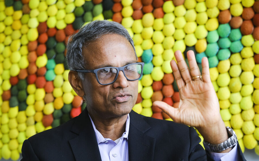 Ramayya Krishnan, especialista em IA, fala sobre a implementação e requalificação na área