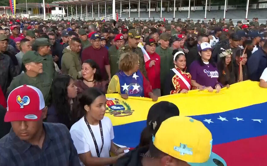 Trump anunciou que EUA capturaram Nicolás Maduro num ataque militar.