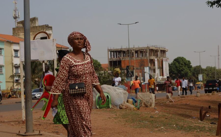 Militares dizem querer restaurar a ordem pública.