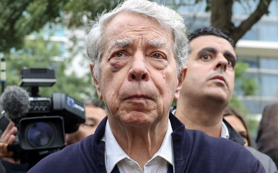Ricardo Salgado à chegada ao tribunal para o primeiro dia do julgamento do caso BES, em 2024