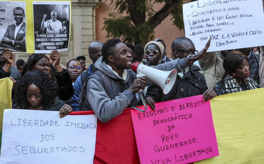 Ativistas protestam em Lisboa por libertação de guineenses sequestrados.

