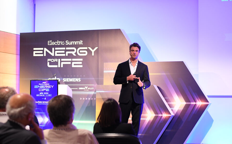 lBjörn Schaubel referiu que a aceleração da mobilidade elétrica está a transformar o mercado europeu e Portugal destaca-se como um dos países mais avançados na adoção de veículos elétricos. 