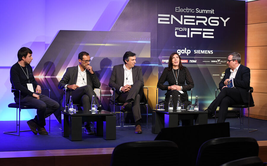 Debate sobre mobilidade elétrica com Galp e Siemens
