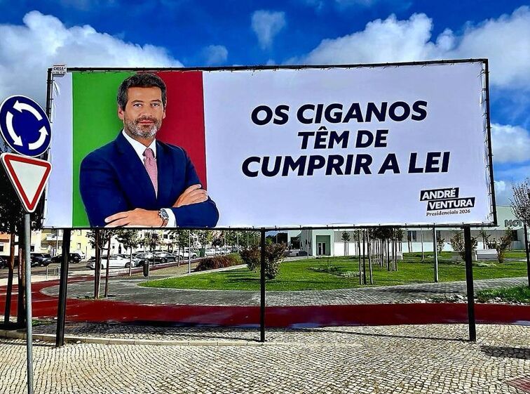 Inquérito aberto a cartazes do Chega com mensagens sobre lei e comunidade cigana
