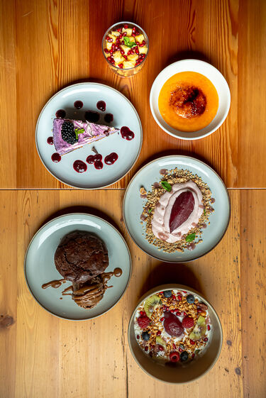 Nova carta do Local – Your Healthy Kitchen com pratos de estação