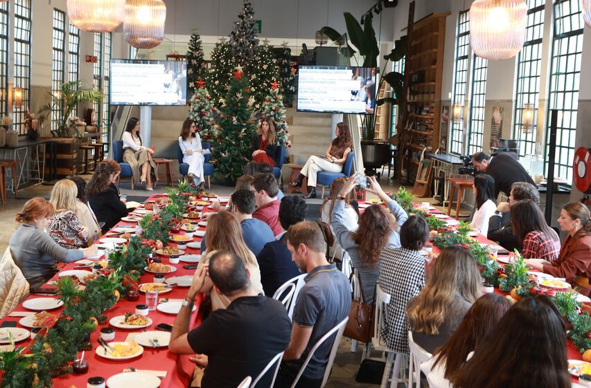 Convívio à mesa e oradores como Margarida Graça Santos e Filipa Appleton