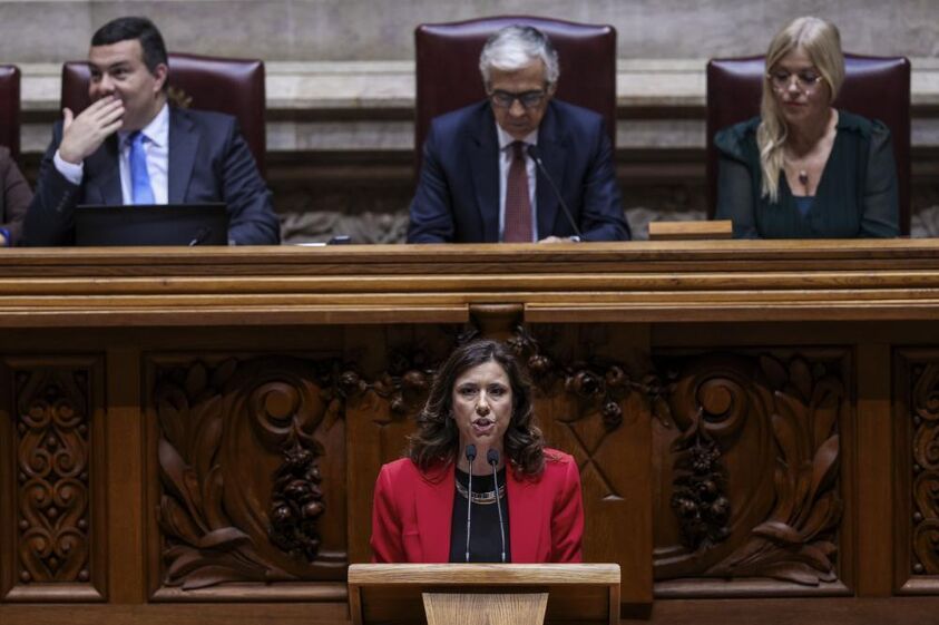 Governo debate orçamento com partidos, apesar de críticas do IL e PCP