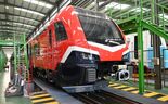 A primeira automotora das 22 adquiridas à Stadler para o serviço regional já foi entregue.