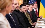  Volodymyr Zelensky viajou até aos EUA para se encontrar com Donald Trump em Mar-a-Lago.