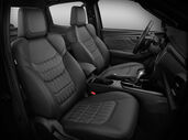 Interior da Isuzu D-Max EV com estofos em pele preta