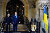  Volodymyr Zelensky e Donald Trump encontram-se em Mar-a-Lago, na Florida, para discutir o plano de paz para a Ucrânia