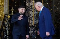  Volodymyr Zelensky e Donald Trump encontram-se em Mar-a-Lago, na Florida, para discutir o plano de paz para a Ucrânia