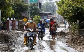 Inundações na Indonésia causam mortos e deixam rasto de destruição
